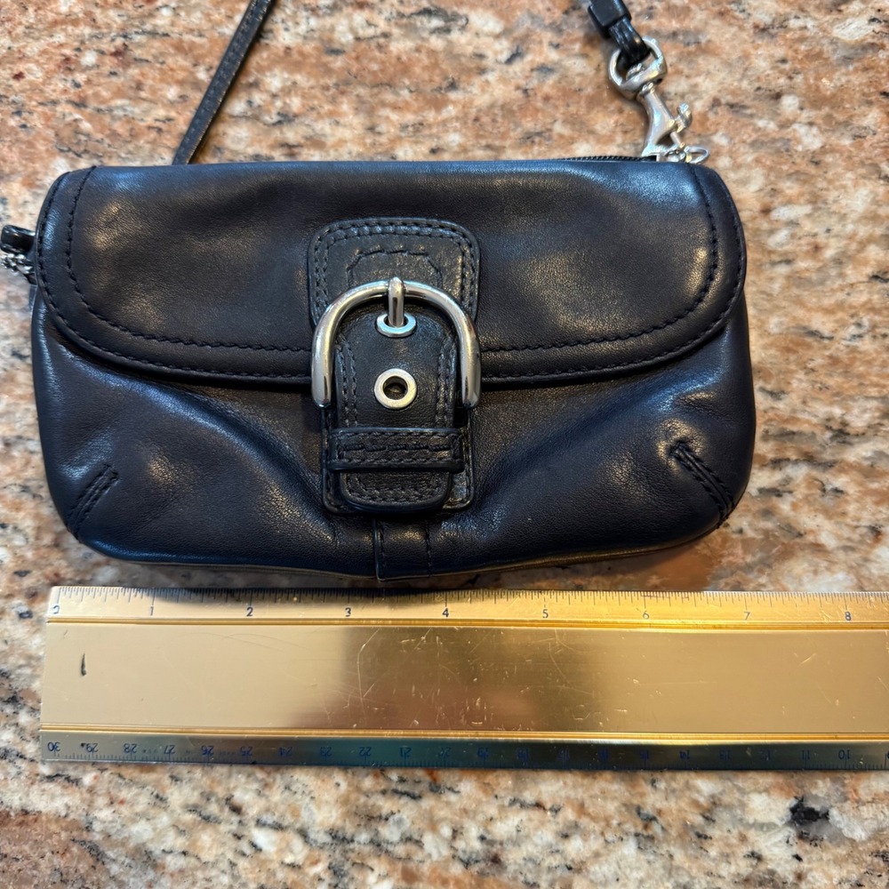 Coach SoHo Black Leather Wristlet Mini Clutch Y2K Buckle Flap - Picture 9 of 10
